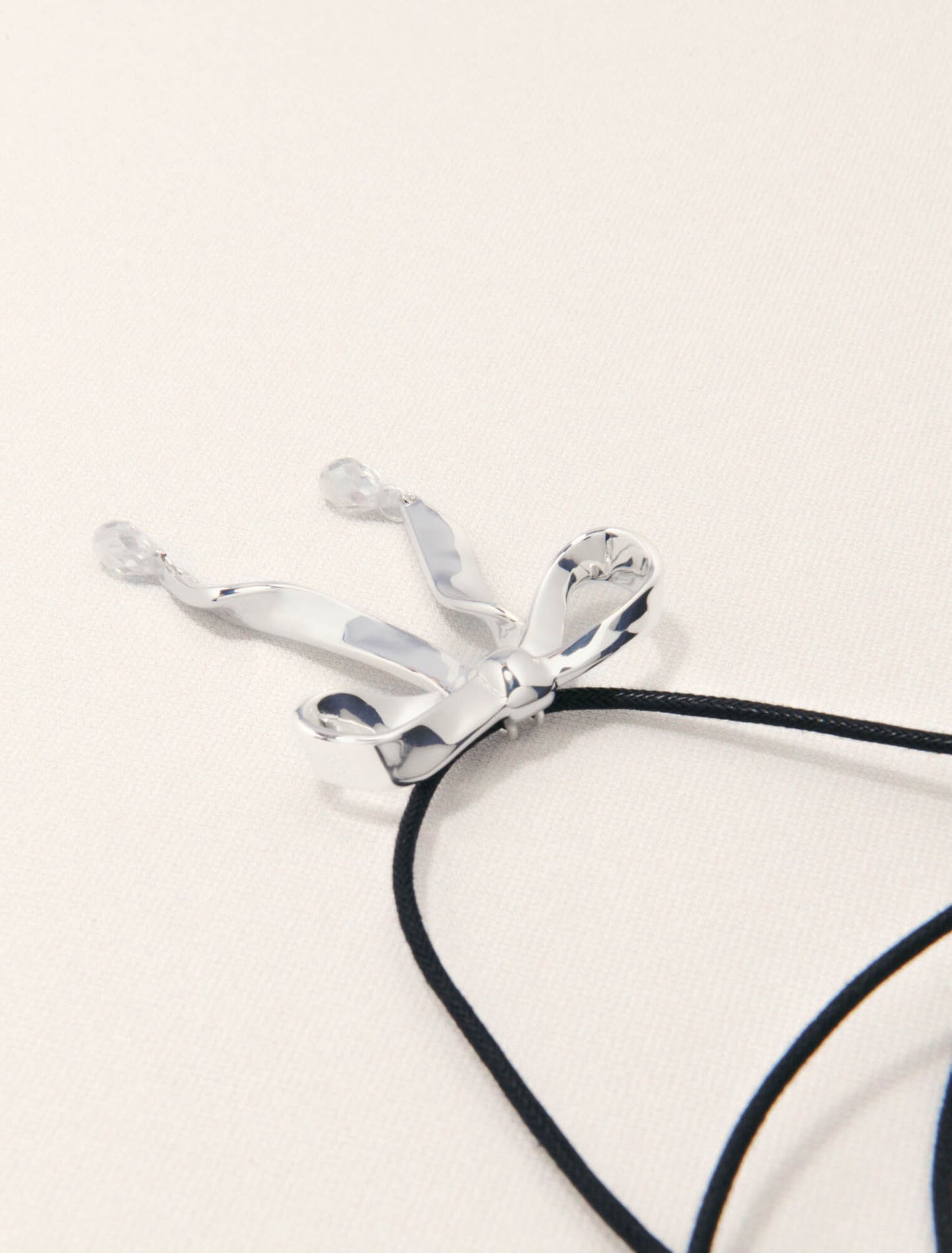 Silver-Silver bow necklace