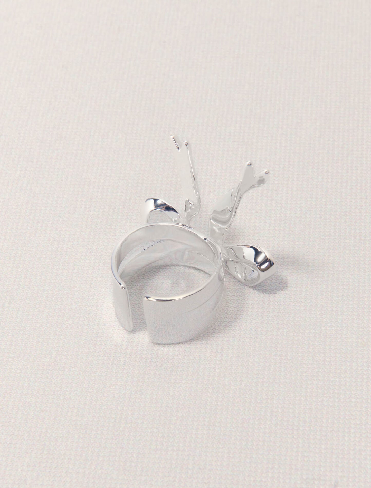 Silver-Open silver bow ring