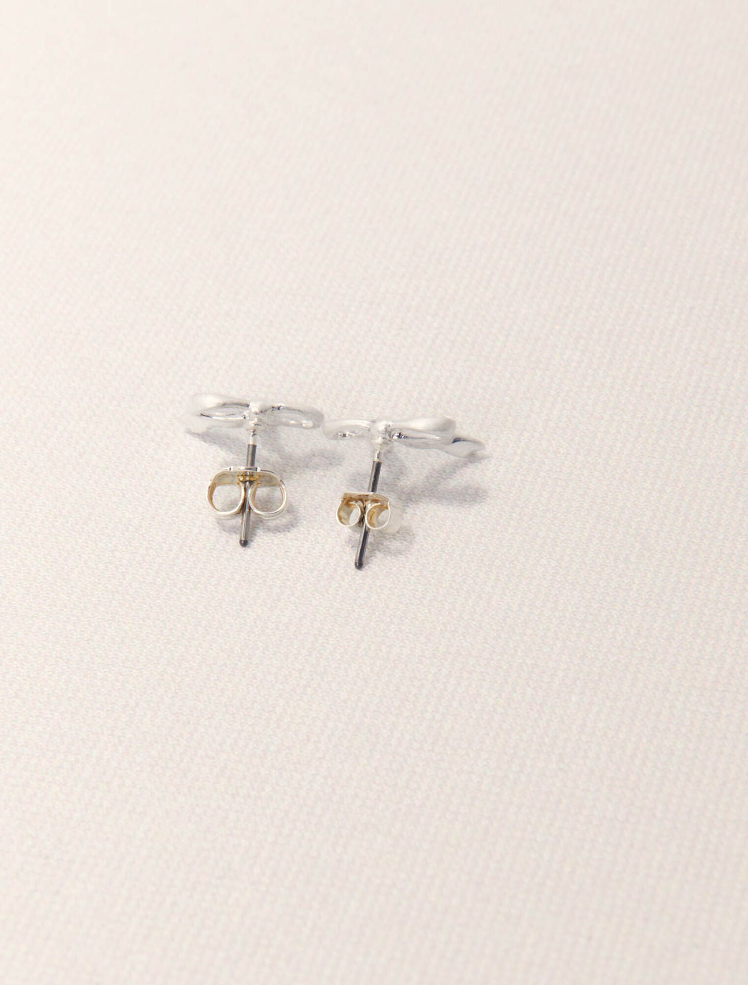 Silver-Small bow earrings