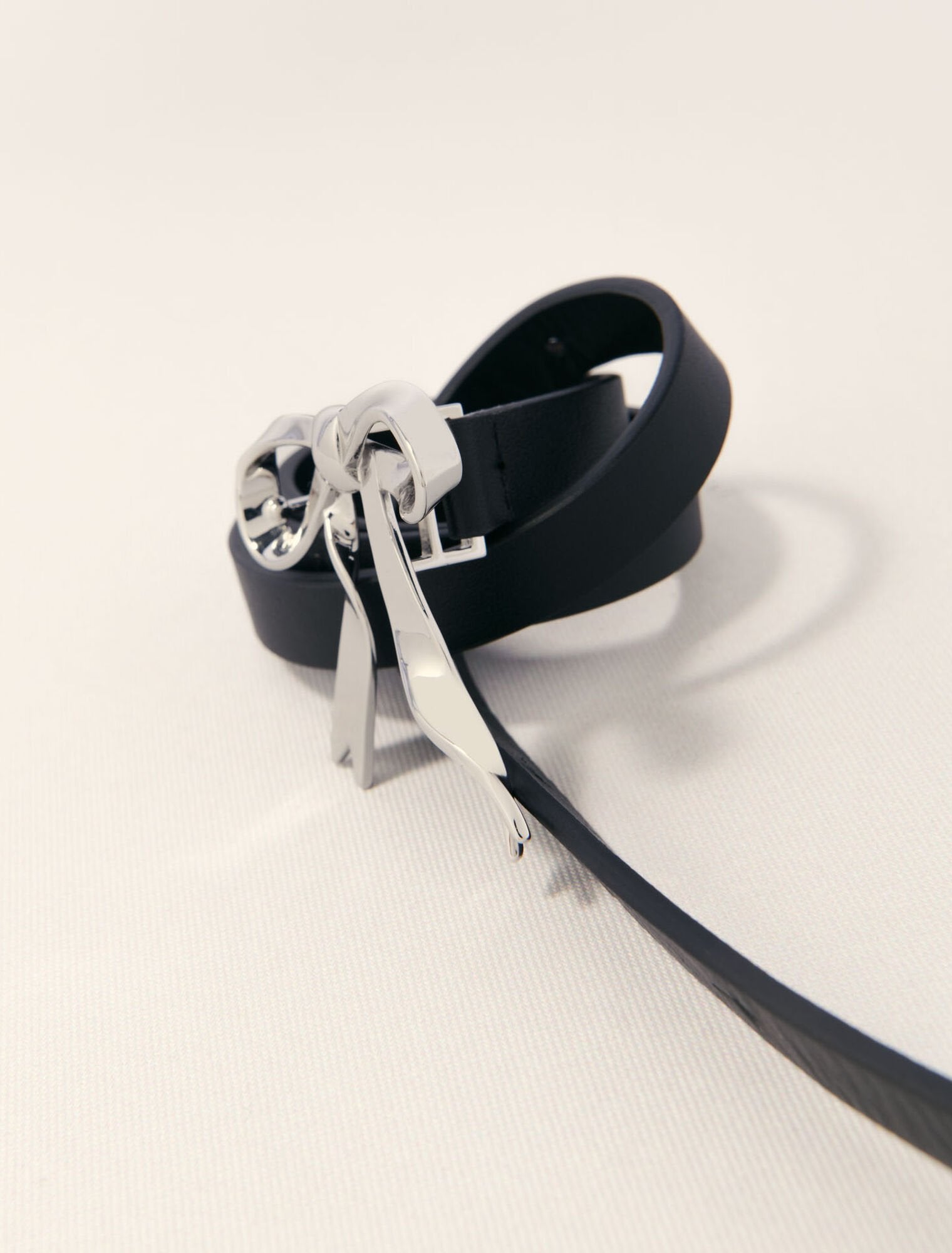 Black-Slim leather bow belt