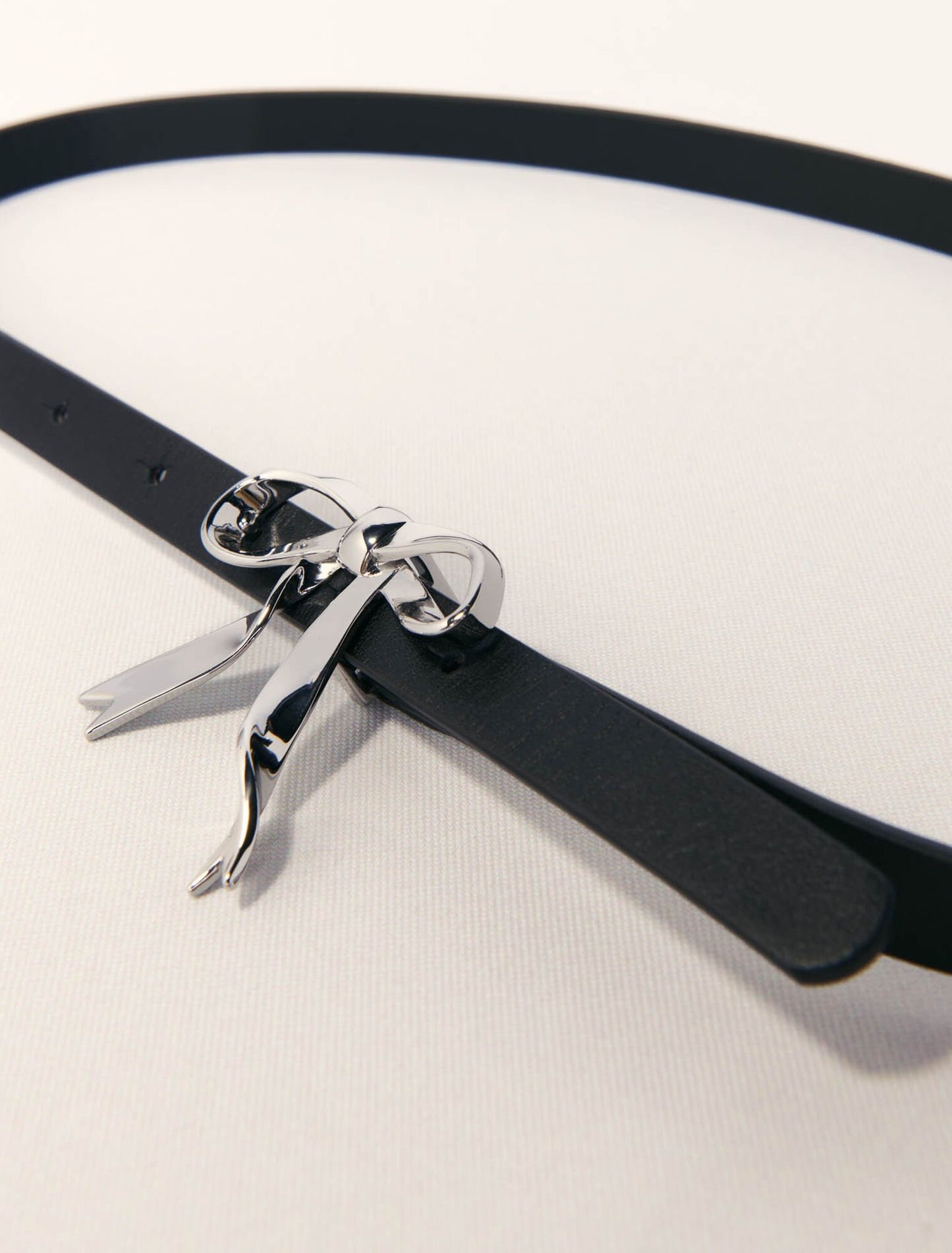 Black-Slim leather bow belt