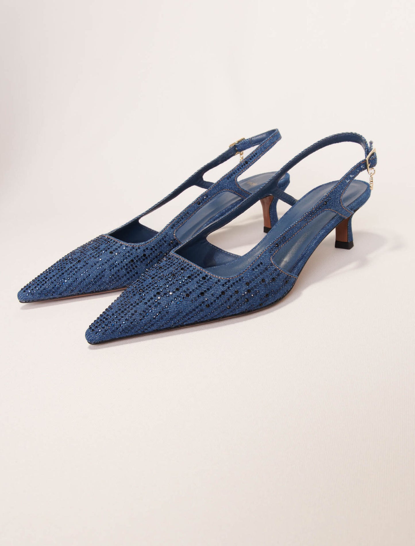 Blue-Slingback pump in rhinestone denim