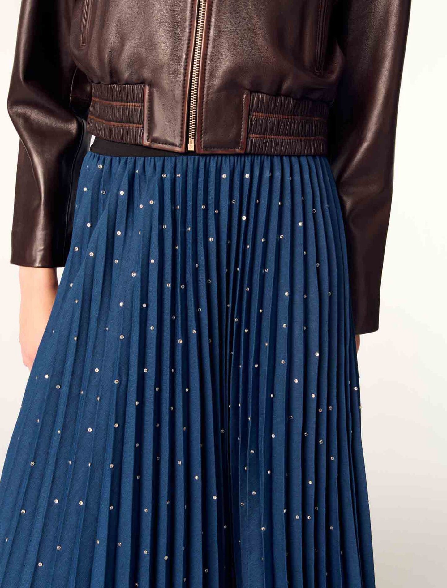 Blue Jean-Long pleated skirt with studs 