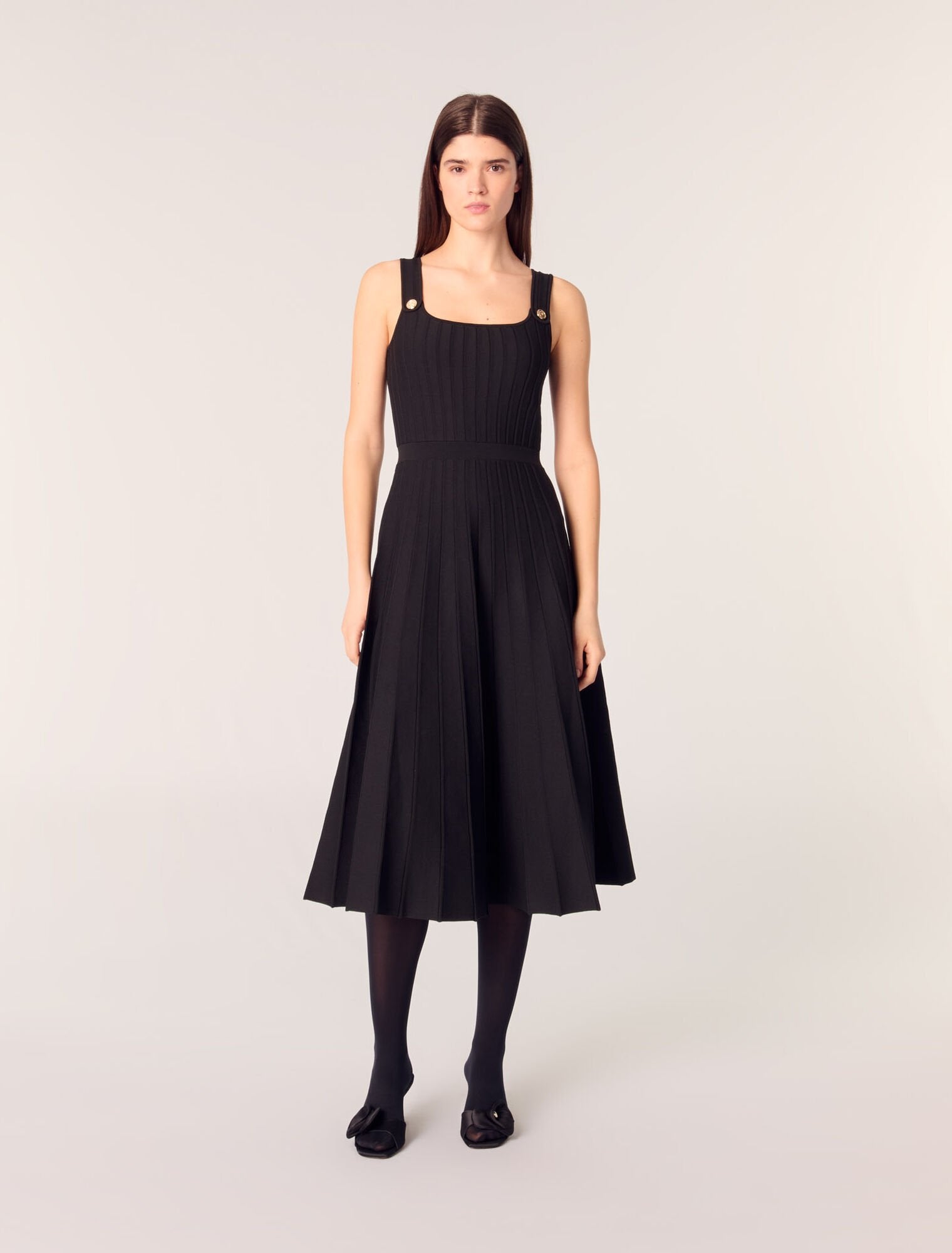 Black-featured-Pleated knit midi dress