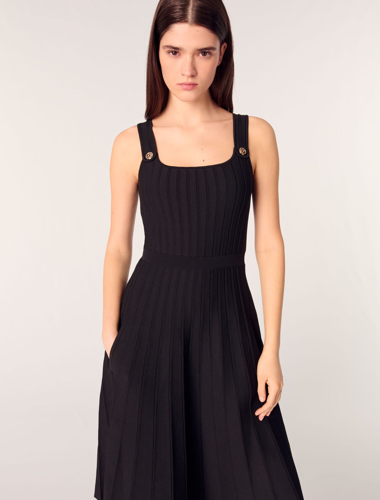 Black-Pleated knit midi dress